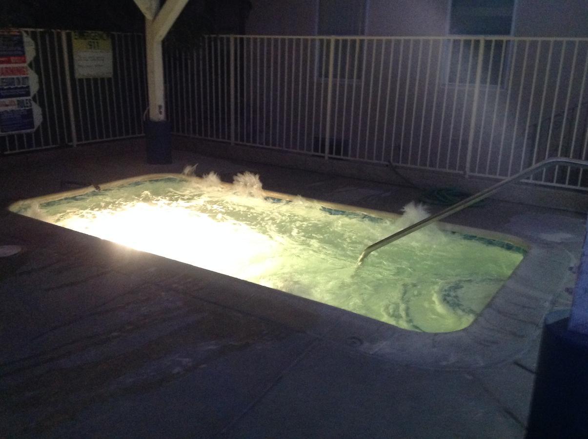Elsinore Hotsprings Motel Lake Elsinore Bagian luar foto